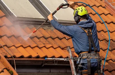 Démoussage et hydrofuge de toiture à Étain